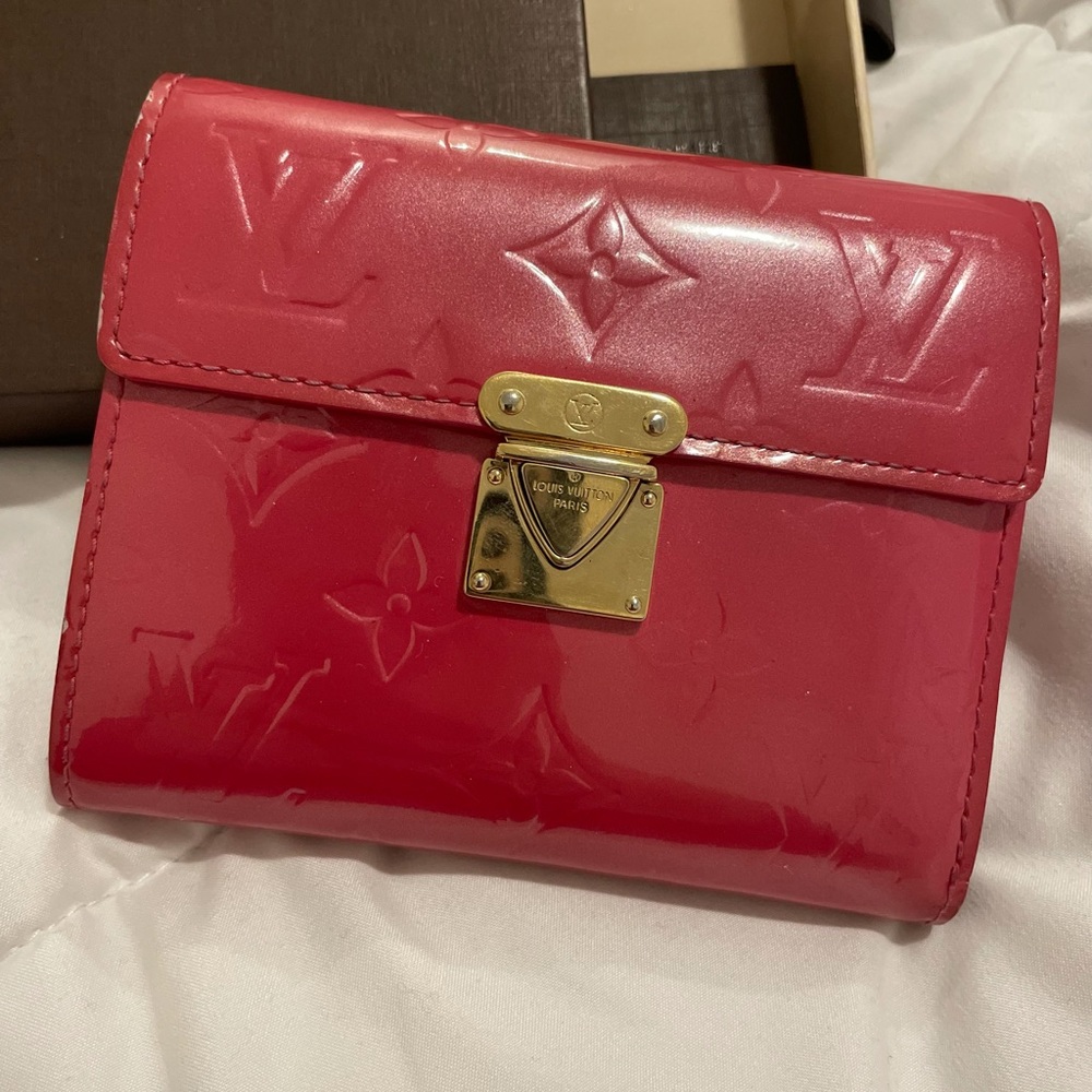 Luis Vuitton wallet
